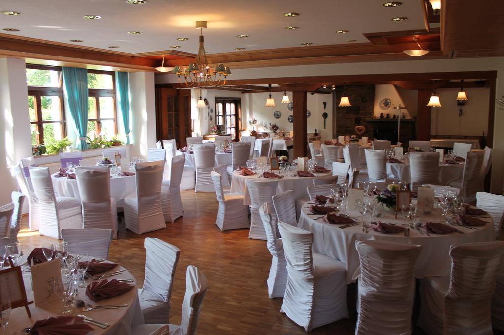 Landgasthof Hotel Zur Linde Im Taunus Gemünden Buitenkant foto