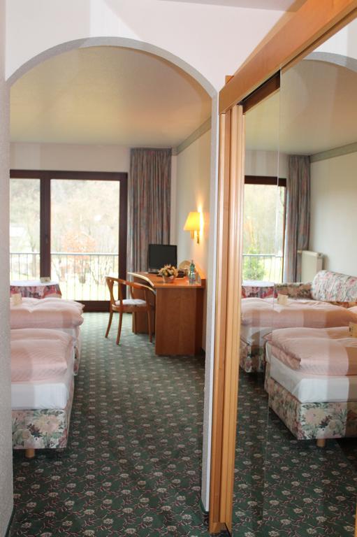 Landgasthof Hotel Zur Linde Im Taunus Gemünden Buitenkant foto