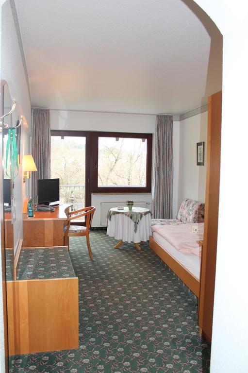 Landgasthof Hotel Zur Linde Im Taunus Gemünden Buitenkant foto
