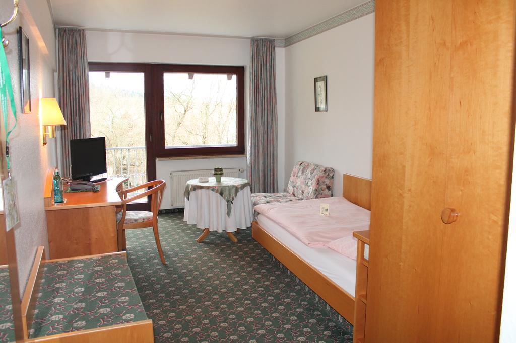 Landgasthof Hotel Zur Linde Im Taunus Gemünden Kamer foto