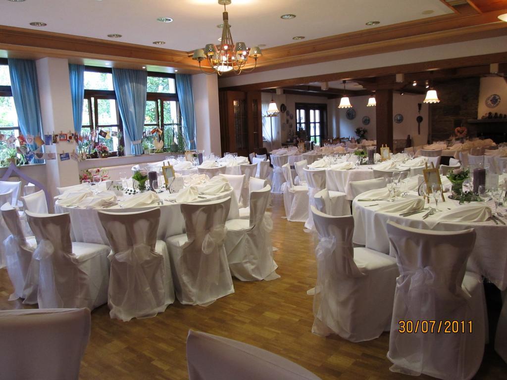 Landgasthof Hotel Zur Linde Im Taunus Gemünden Buitenkant foto